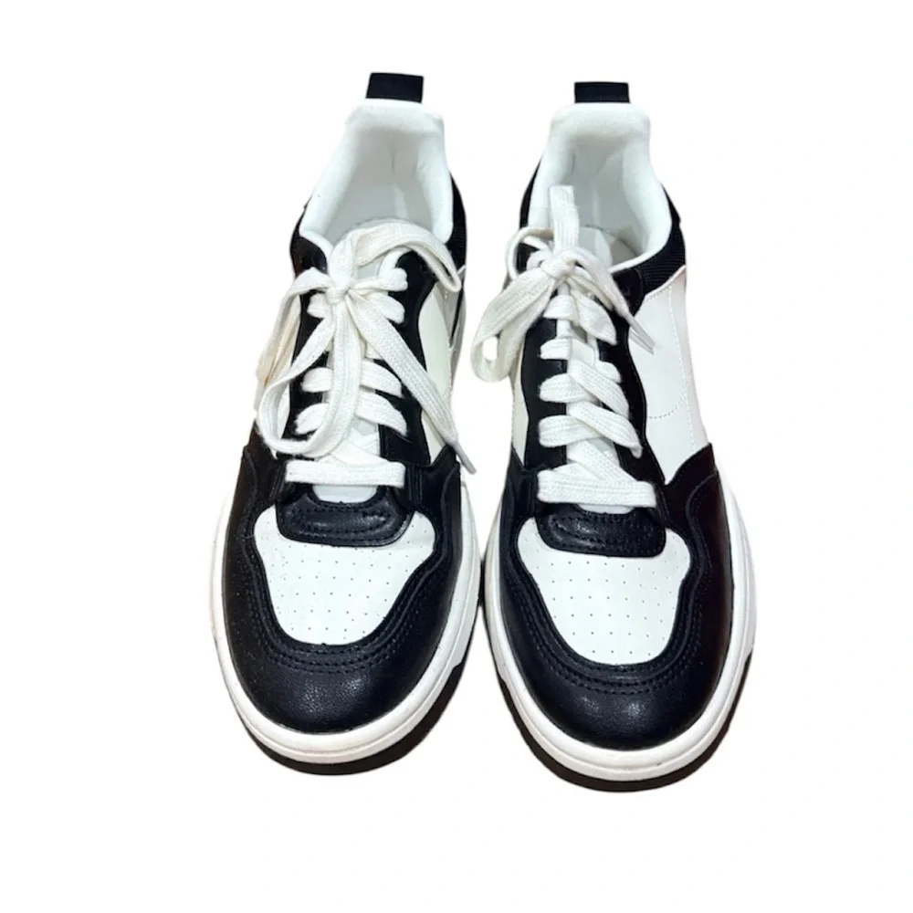 NEW Men Wild Fable Black and White Sneakers size 8.5